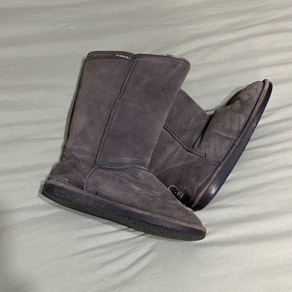 Grey mid calf Bearpaw boots. Size women’s 9.5.